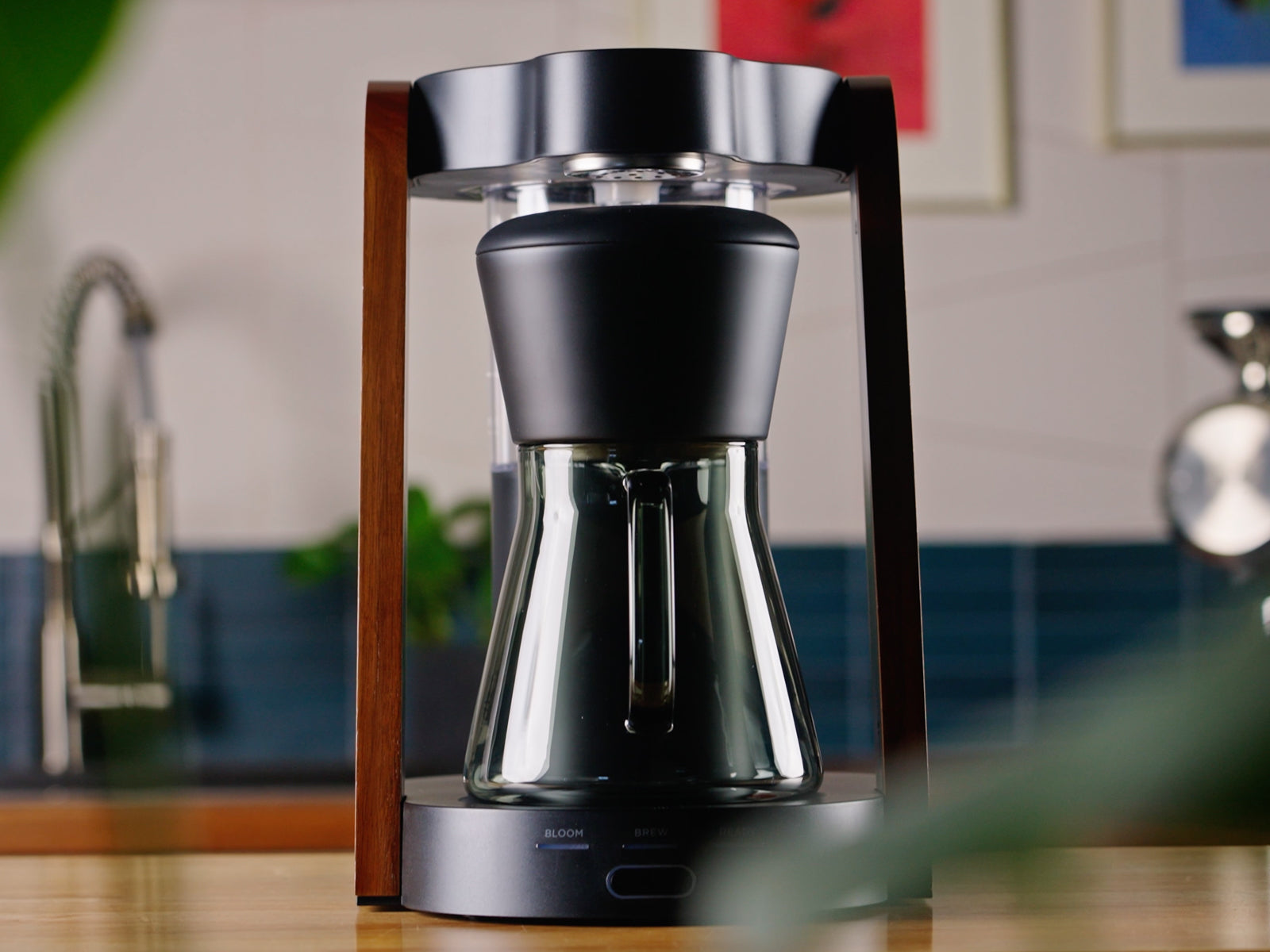 Ratio Eight Series 2 coffee maker with glass carafe mounted in a wooden frame