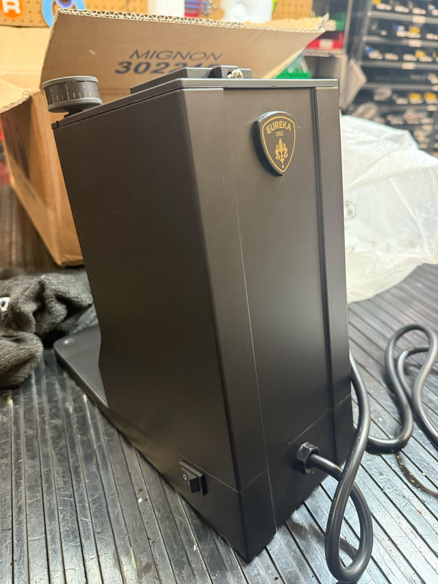 Open Box Eureka Mignon Single Dose Black/White (3301)