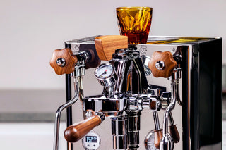 NOTNEUTRAL VERO Cortado Glass in Amber, Clive Coffee - Lifestyle